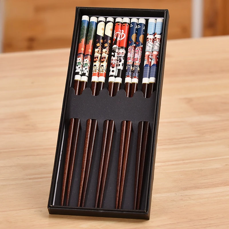 

Japanese style pointed toe cooking chopsticks 5 pairs gift box wooden creative cartoon cat chopsticks at home