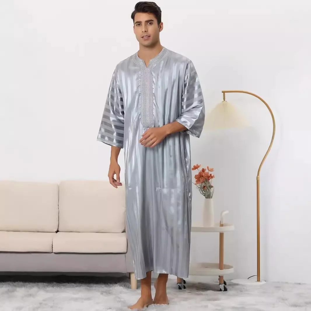 Jubah Bergaris Pakaian Dubai Maroko Baru 2024 dengan Bordir Arab Saudi di Lengan Tengah