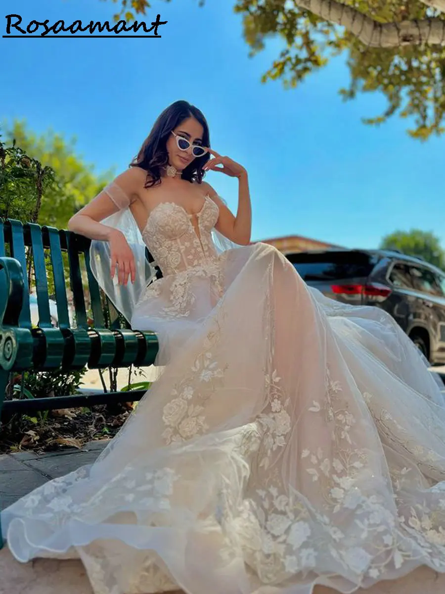 Abiti da sposa moderni a trapezio con nastri senza maniche a cuore con applicazioni floreali Abiti da sposa country personalizzati in pizzo