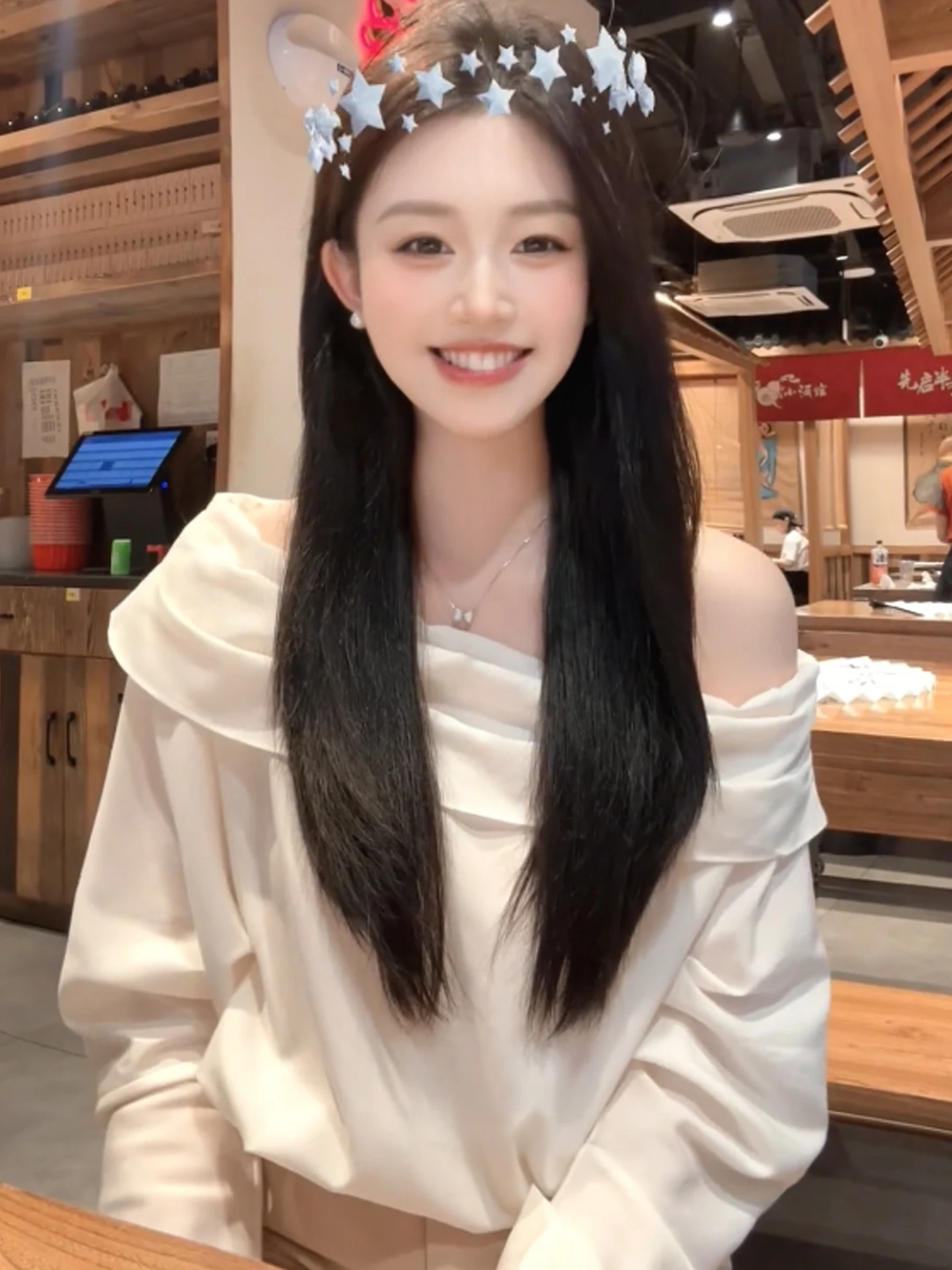 

Белый женский топ на одно плечо с длинным рукавом, свободный, модный, с открытым плечом, во французском стиле, свободного кроя, для ранней осени