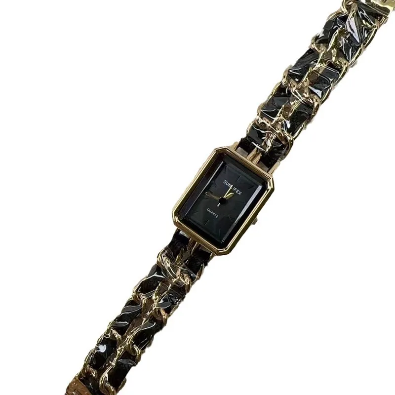 ساعة نسائية أنيقة بسلسلة عصرية ساخنة بنفس النمط ساعة نسائية بسوار ساعة هدية نسائية للنساء