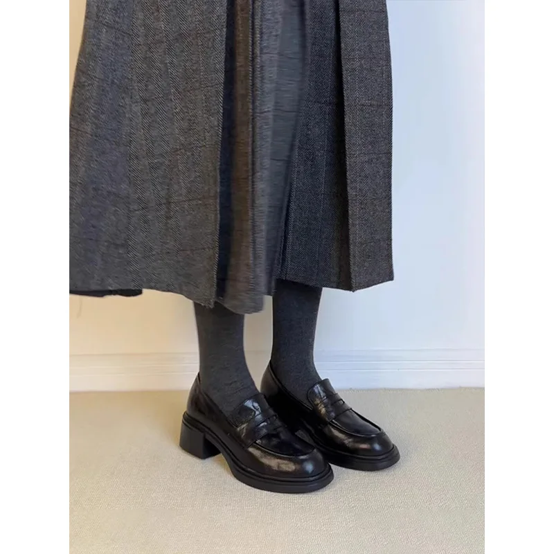 

Осенне-зимние новые винтажные женские лоферы на грубом каблуке с круглым носком, кожаные туфли на одну ногу