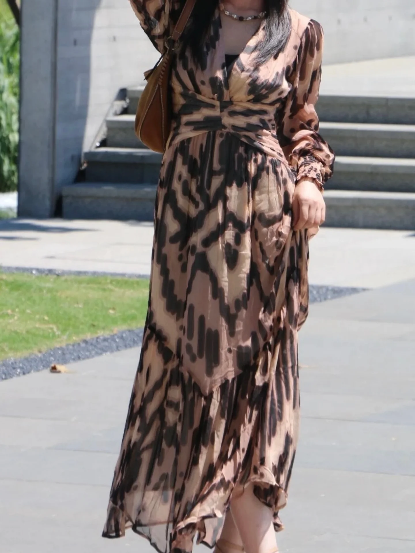 

Casual Vacation Long Sleeve V-Neck Printed Slimming Waist Dress Women's Gown Geometric Floral Pattern Casual Style Spring 2026