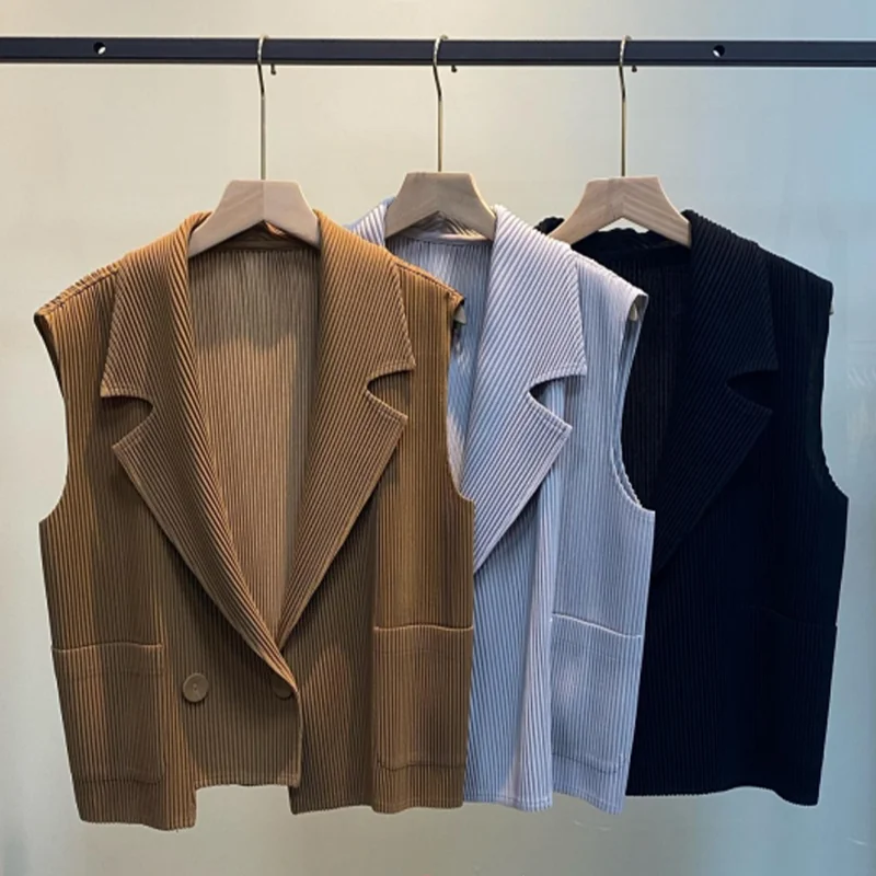 

2025 Miyake Suit Vest Women's New Pleated Simple Commuter Sleeveless Undershirt Outwear Layered Top Coat Jacket Wrinkle-Free