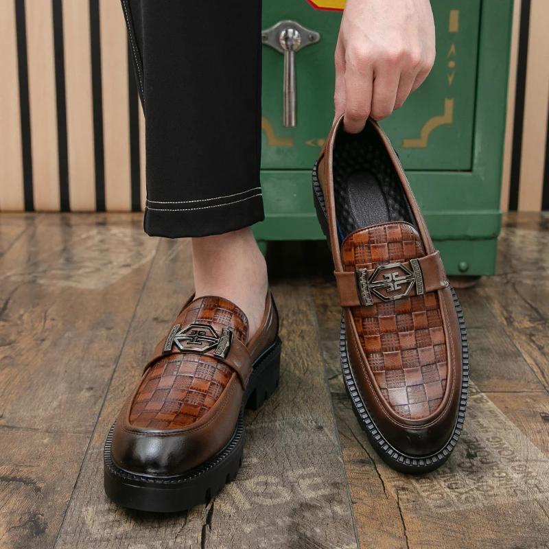 

Flowsty kicks on leather shoes. Men's crocodile-patterned stylish business casual comfortable loafers with round toe