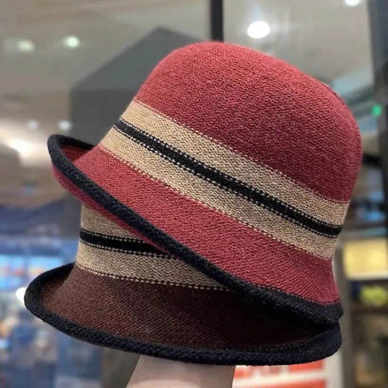 

Шапка Ele Fierman для женщин с отворотом, иллюмирующая мелкое лицо, в британском стиле, осень-зима, новинка, повседневная, из полиэстера...