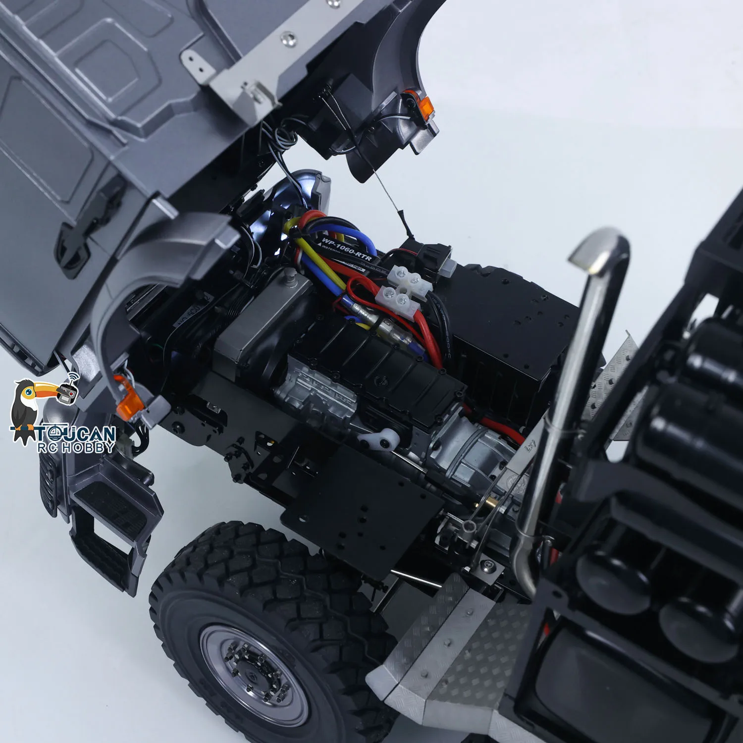 รถบรรทุกออฟโรด JDM 1/14 8*8 รุ่นโลหะ ของเล่นรถบังคับวิทยุ พร้อมเพลาท้ายแบบดิฟเฟอเรนเชียล เกียร์ 3 สปีด มีเสียง มีไฟ ทาสีสำเร็จรูป