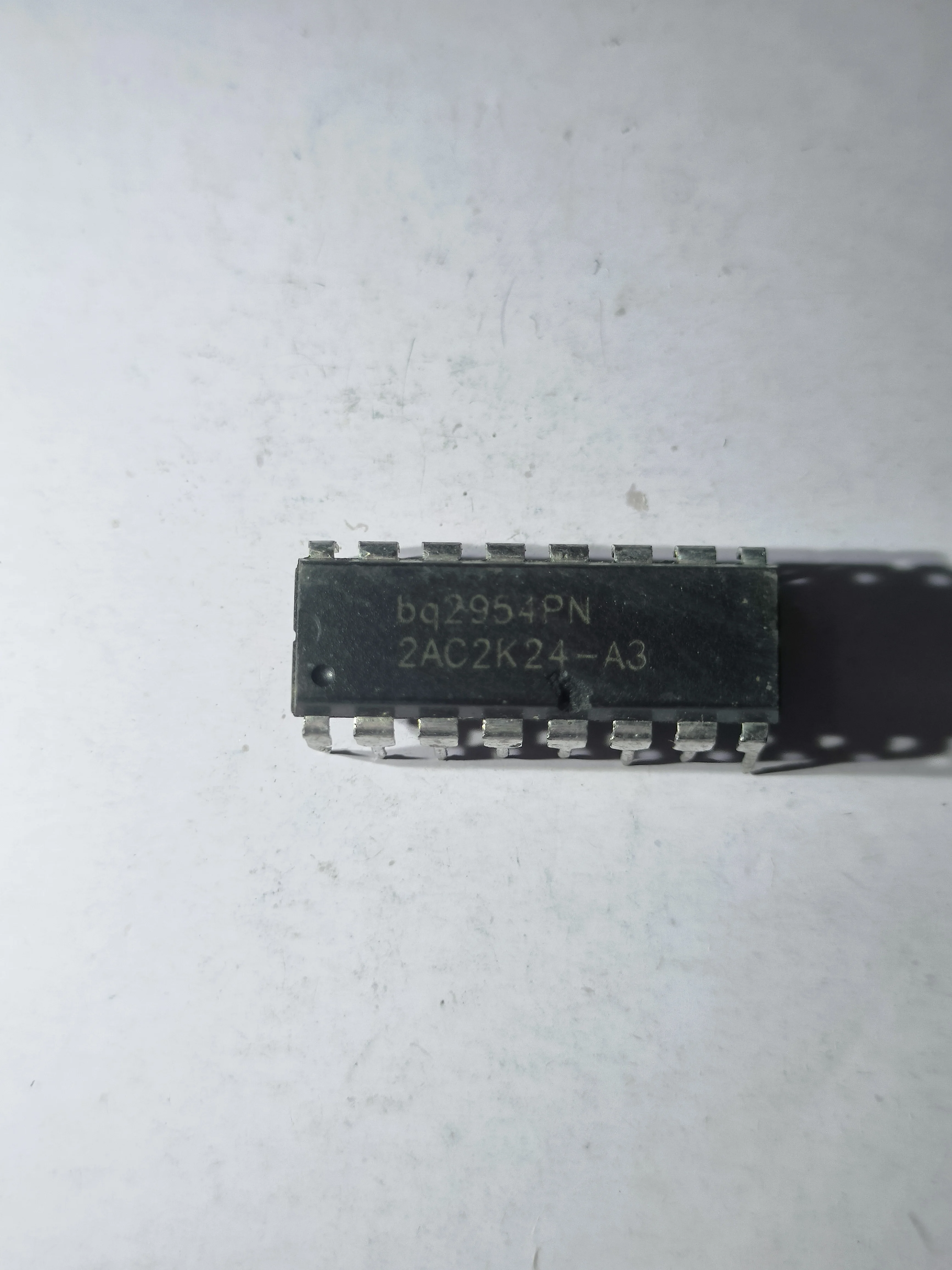 1PCS BQ2954PN  Switch-mode Li-Ion Charge Controller 16-PDIP 0 to 70 Ming