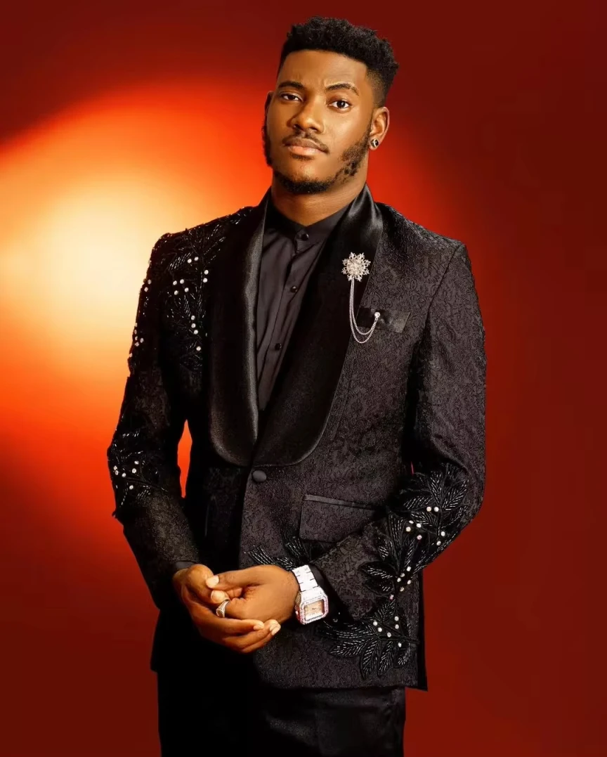 Abiti da uomo jacquard personalizzati con paillettes perline di cristallo su misura sposo 2 pezzi cappotto pantalone occasioni formali festa cantante affari