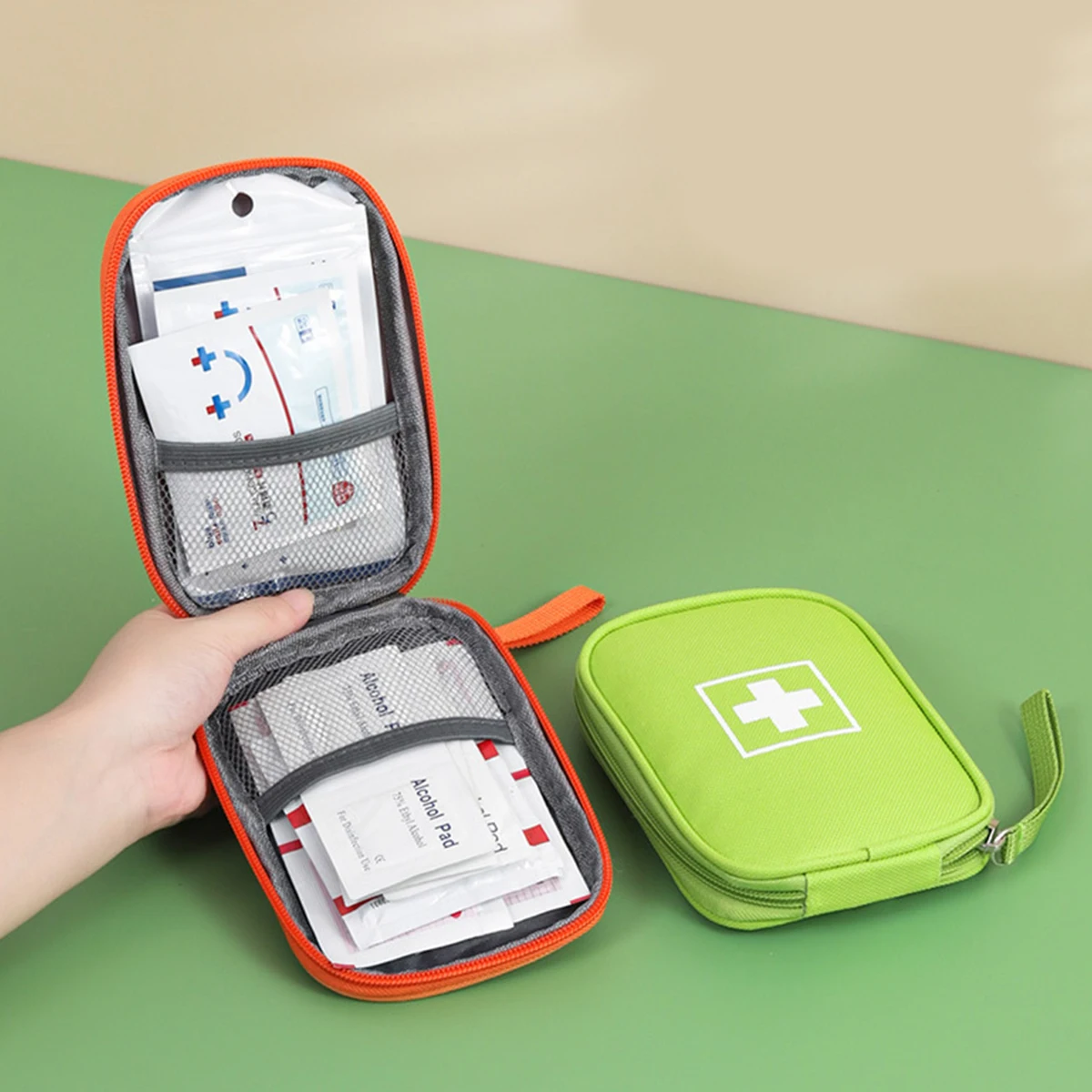 حقائب اليد المحمولة حقيبة طبية حقيبة ماكياج مقاوم للماء الإسعافات الأولية للسفر في حالات الطوارئ تخزين الأدوية مقبض تصميم سستة #1
