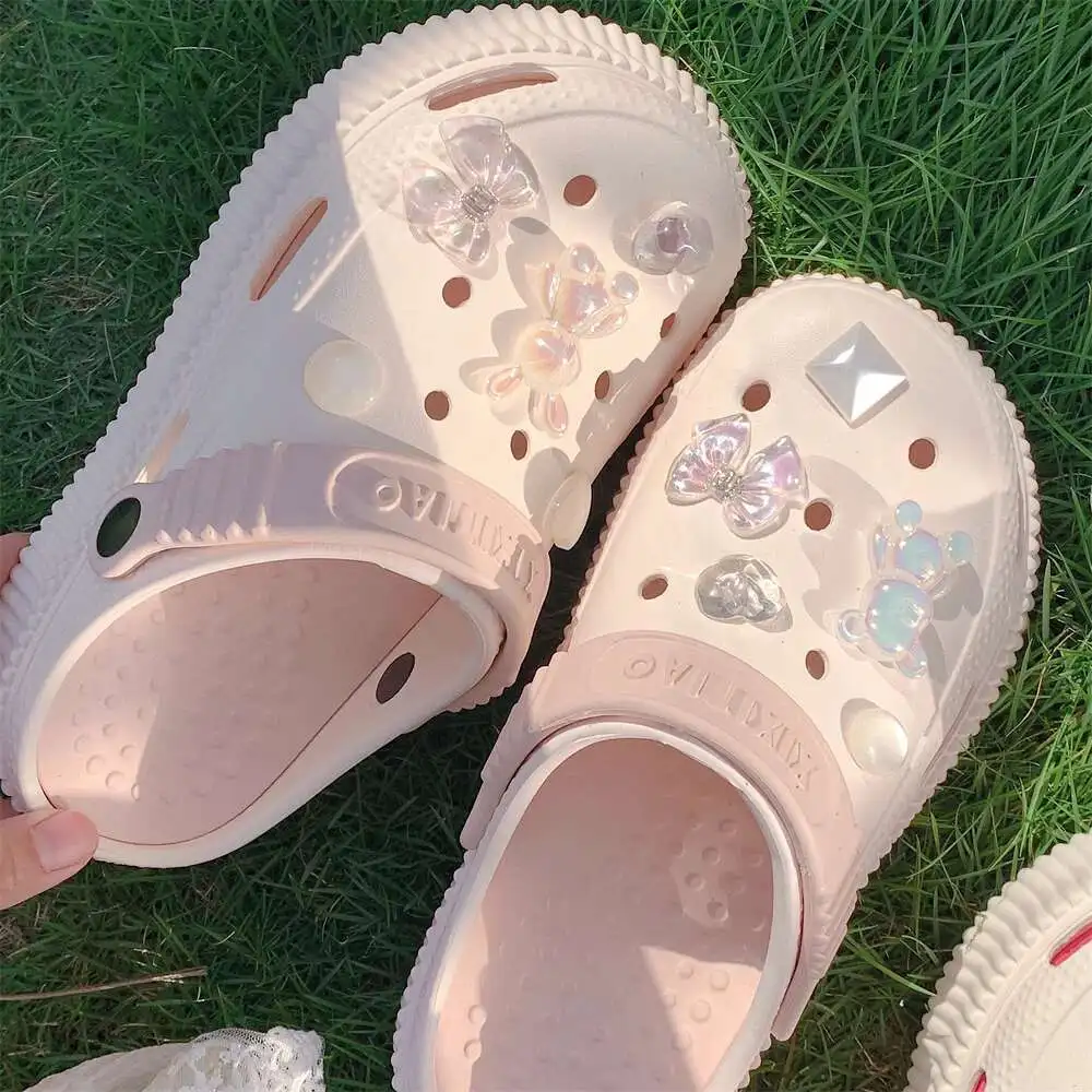 

Clogs Women Garden Shoes Bling Pearls Diamond Cute Bear Decor Vented Clogs Platfrom Outdoor Beach Slippers Women Shoes