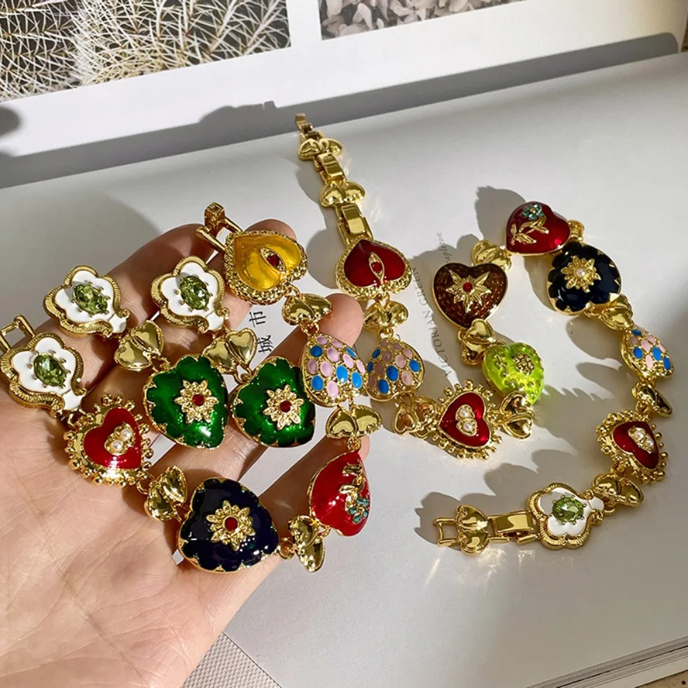 Retro Colorful Artistic Carved Jewelry Carving Colorful Medieval Flower Heart Necklace Palace Style Relief
