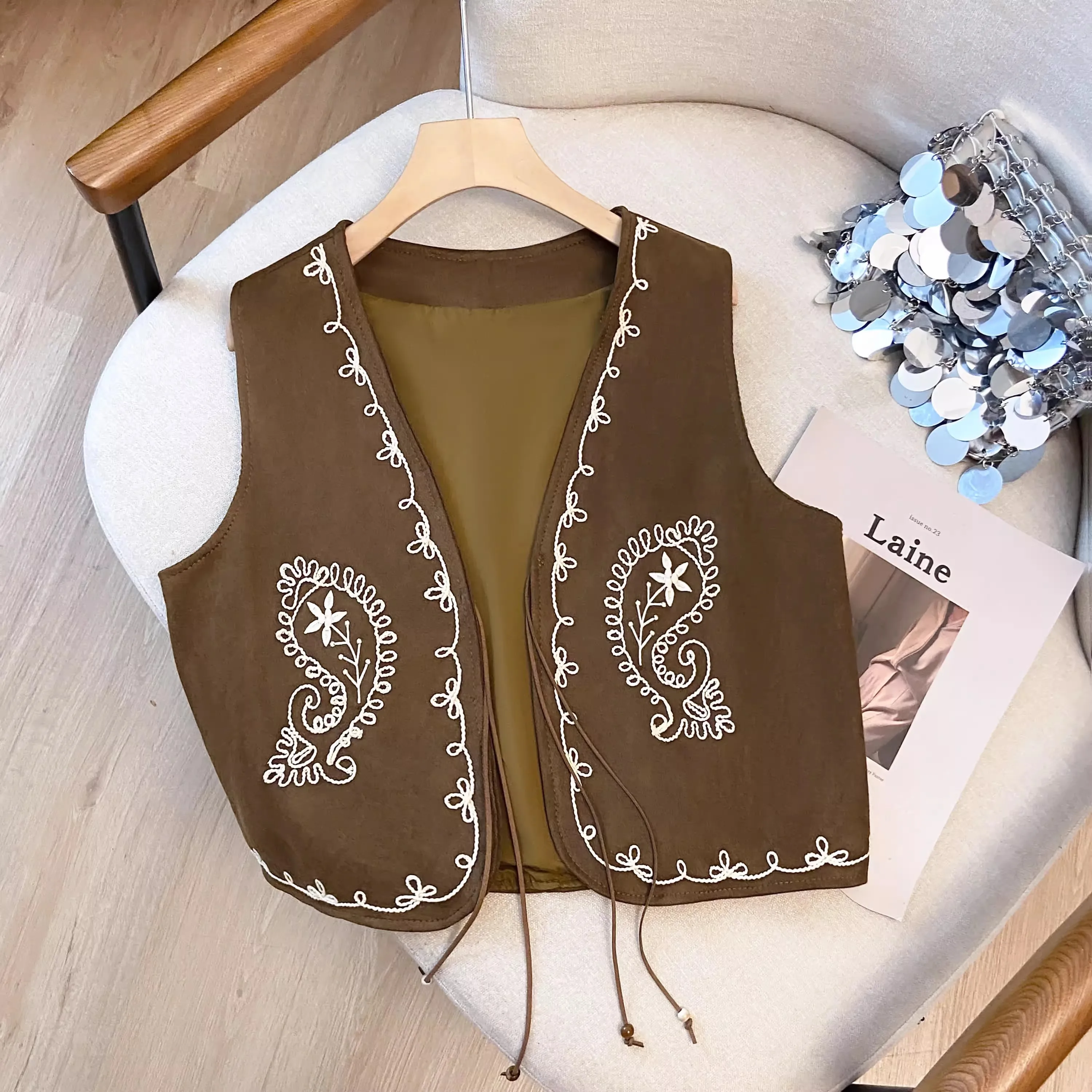 Retro Etniczna Damska Kamizelka z Bogatym Haftem, Zapinana na Pasek, Wyszczuplająca Bluzka do Noszenia na Wierzch, Krój Regularny, Długość Standardowa, Bez Guzików