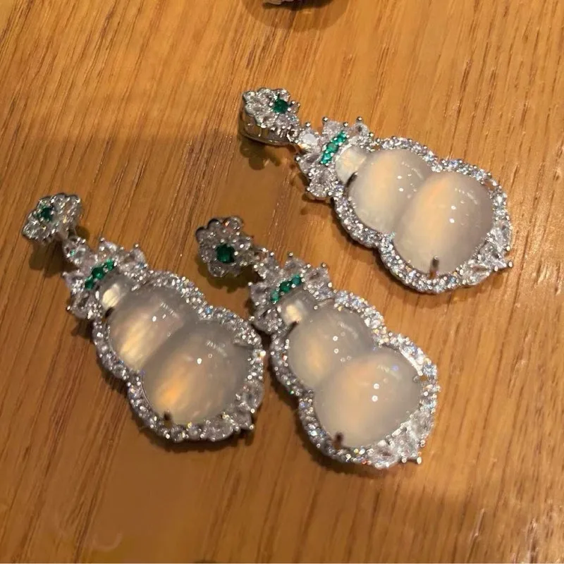 -quality 925 silver inlaid with high-transparency white chalcedony gourd pendant