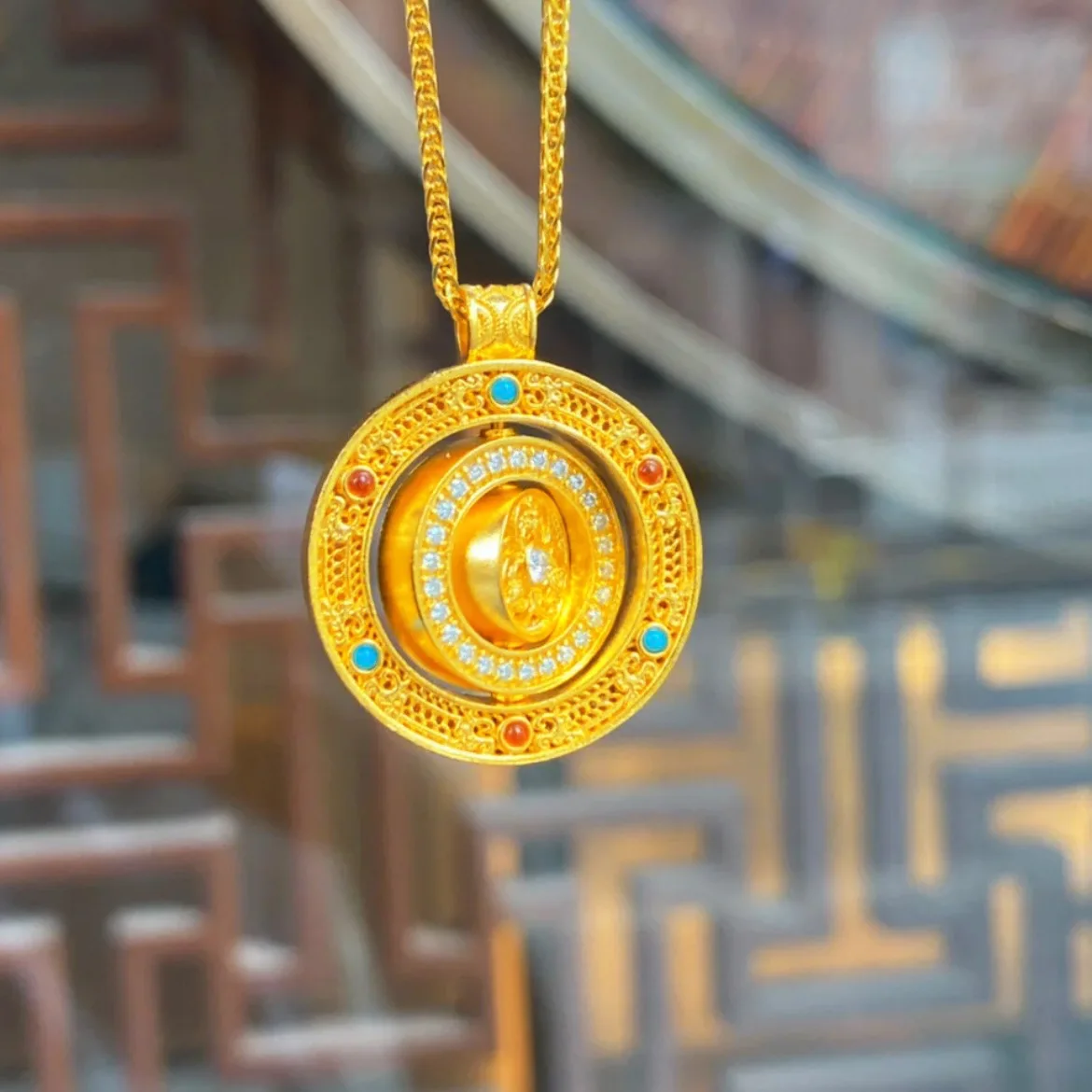 

Ethnic Retro Diamond Compass Pendant Rotating Compass Fortune Pendant Necklaces Gold Plated Pendant Necklace for Women Men