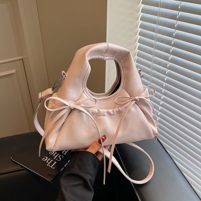 

2025 модные новые сумки на плечо из искусственной кожи, высококачественные однотонные сумки через плечо с застежкой и бантом, индивидуальные популярные модные сумки через плечо для женщин