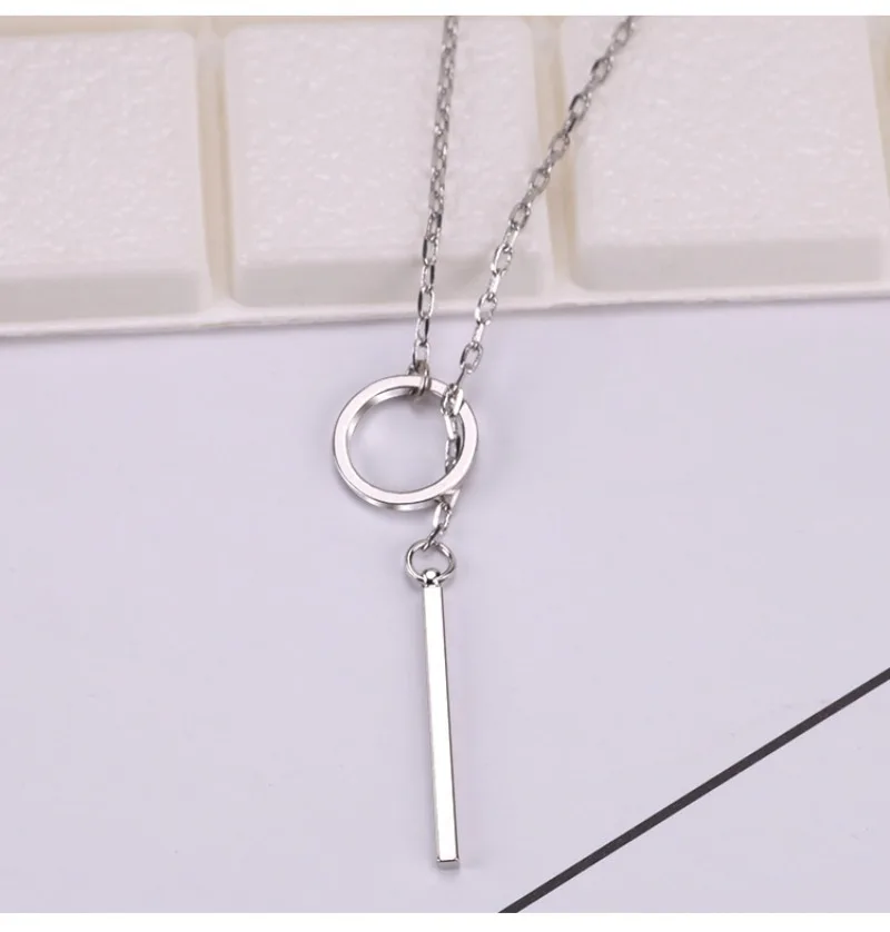 قلادة طويلة، بتصميم فريد وأسلوب أنيق، وهي سلسلة نسائية محبوكة مستديرة بسيطة