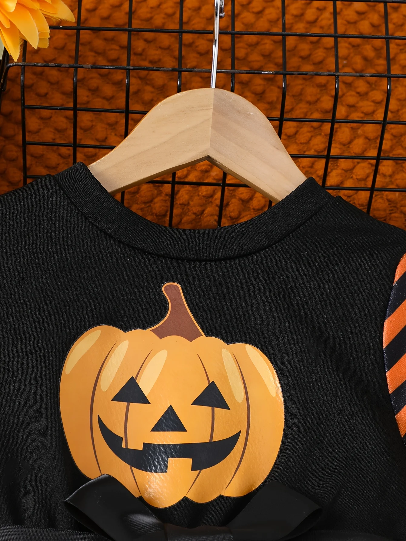 Gestricktes, langärmliges, rundhalsiges Halloween-Kürbis-Kleid mit Wärmeübertragung und gestreiftem Mesh-Print für Mädchen, Partykleid, Geschenk – Detail 4
