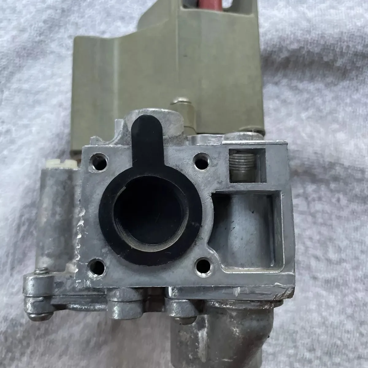 Katup solenoid gas Honeywell Amerika 2025 VR8200A2116 masa depan 6 minggu