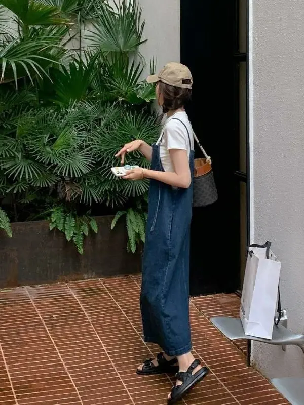 夏の新作 レディース ゆったりデニムワンピース 細ストラップ ロングスカート カジュアルスタイル Aライン ミディ丈ワンピース 若見え サイドスリット カジュアルウェア