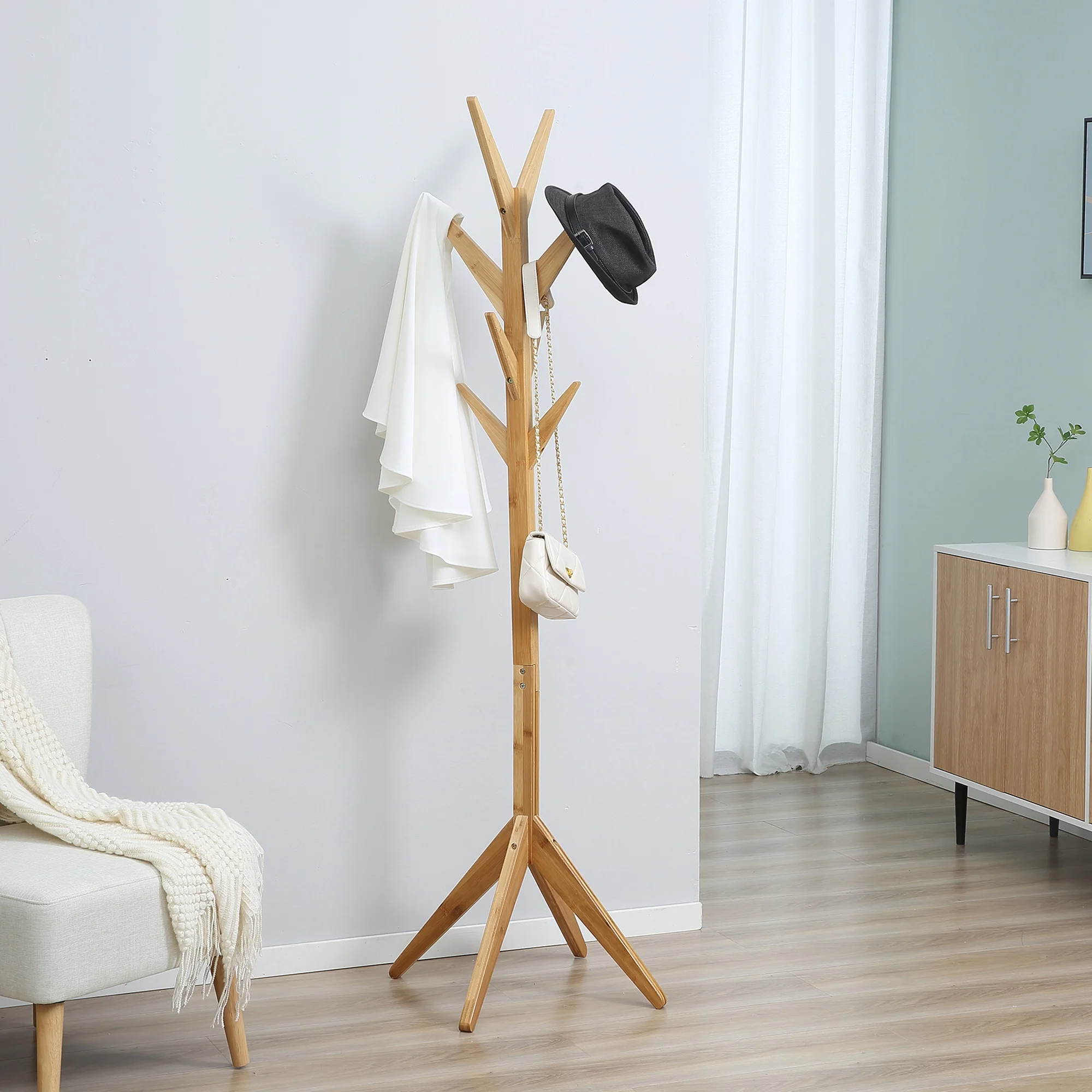 HOMCOM bamboo stand rack with 8 hooks for hanging clothes bags 60x60x178 cm