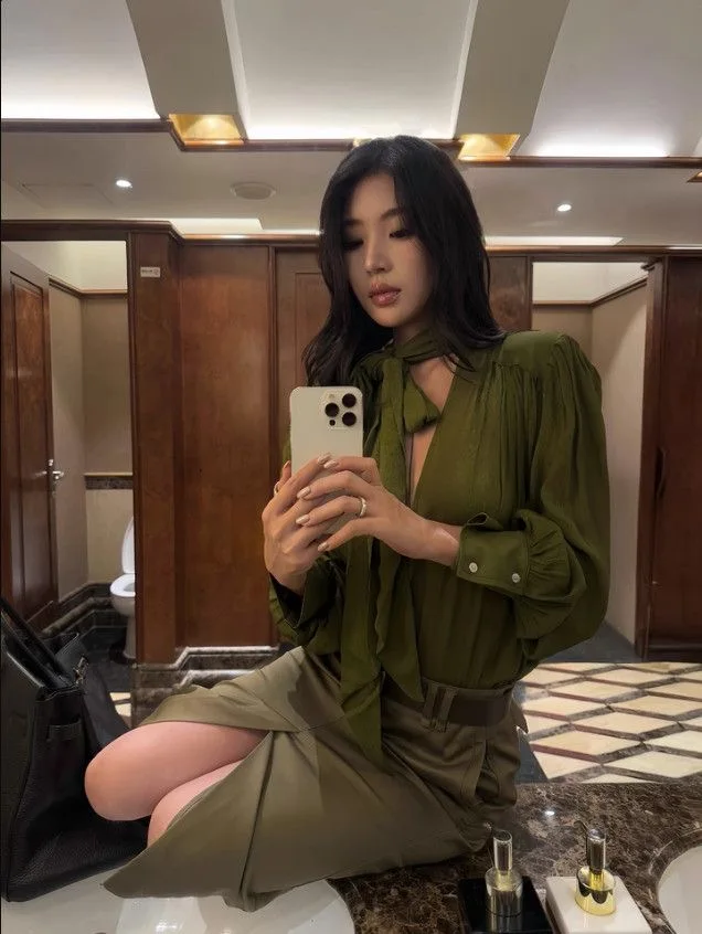 Real shot Women's French Vintage Green Tie Neck Long Sleeve Blouse Autumn Elegant Chic Loose Slimming Versatile Unique Top Fashi