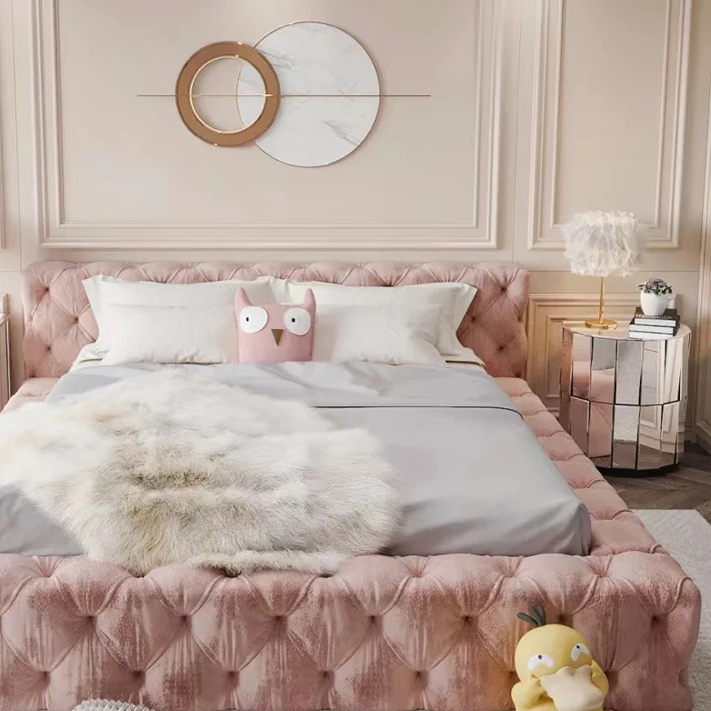 Moderno e simples espelho de canto alguns sofás redondos mesa de cabeceira mesa de quarto