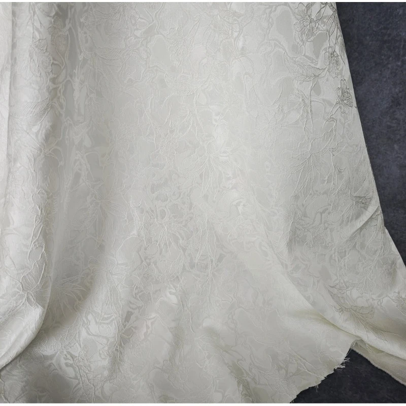 أوف وايت غير النظامية الظلام نمط الجاكار النسيج لفساتين مصمم قمم الأزياء مصمم الأقمشة Diy بها بنفسك مواد الخياطة بالمتر