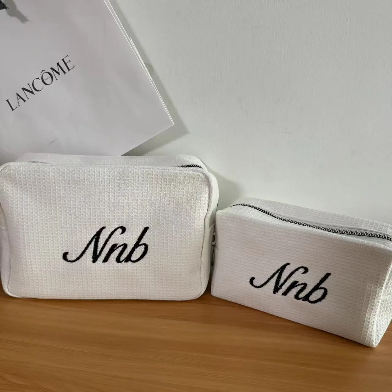 Nouveau sac de maquillage avec nom brodé, sac de lavage personnalisé de grande capacité, cadeau de mariage de demoiselle d'honneur personnalisé, cadeau de vacances unique pour femmes