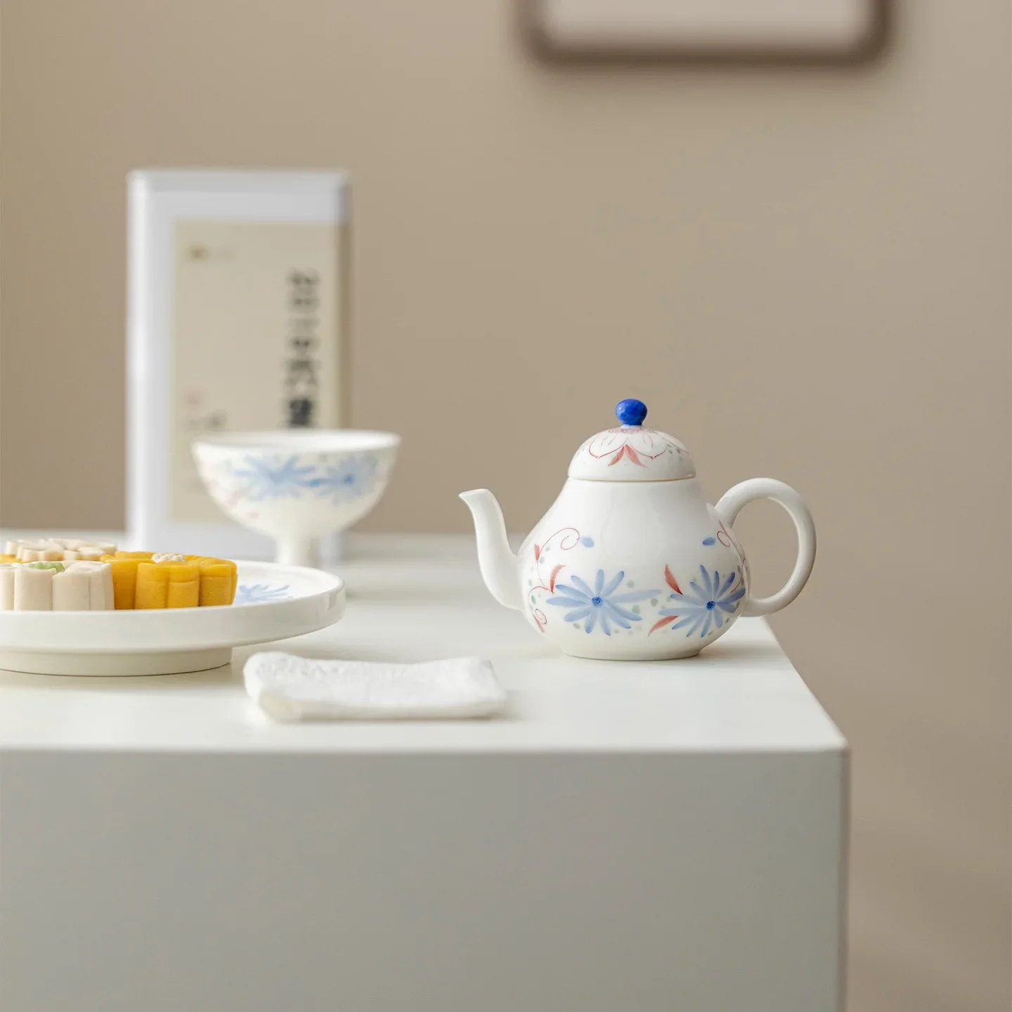 Guofeng Hand-painted Blue and White Qicai Flower Pattern TeaSet Collection Household Kung Fu TeaSet Teapot Pot Cover Bowl Teacup