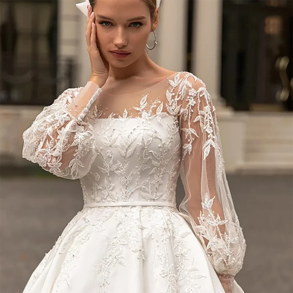 Robes de mariée A-ligne personnalisées avec appliques en dentelle, robe de patients en tulle, col rond, manches longues, magnifique train de cour, boutons