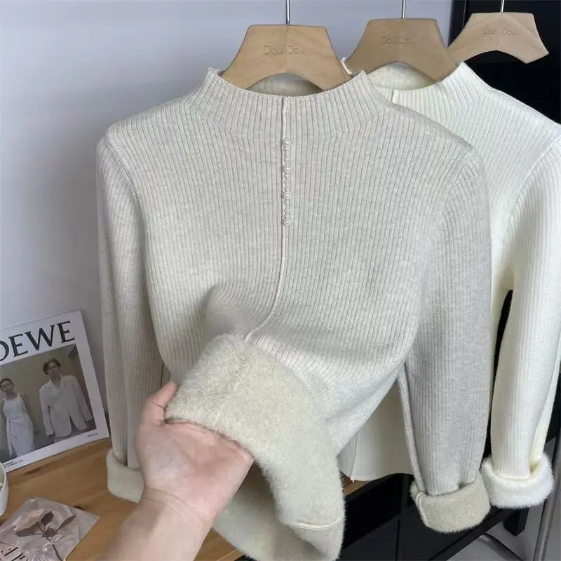 เสื้อสเวตเตอร์ไหมพรมผู้หญิง ผ้ากำมะหยี่หนานุ่ม คอเต่าครึ่งตัว ประดับมุก อุ่นสบาย เหมาะสำหรับใส่เป็นเสื้อซับใน ทรงเข้ารูป ผ้าขนแกะนุ่มละมุนผิว