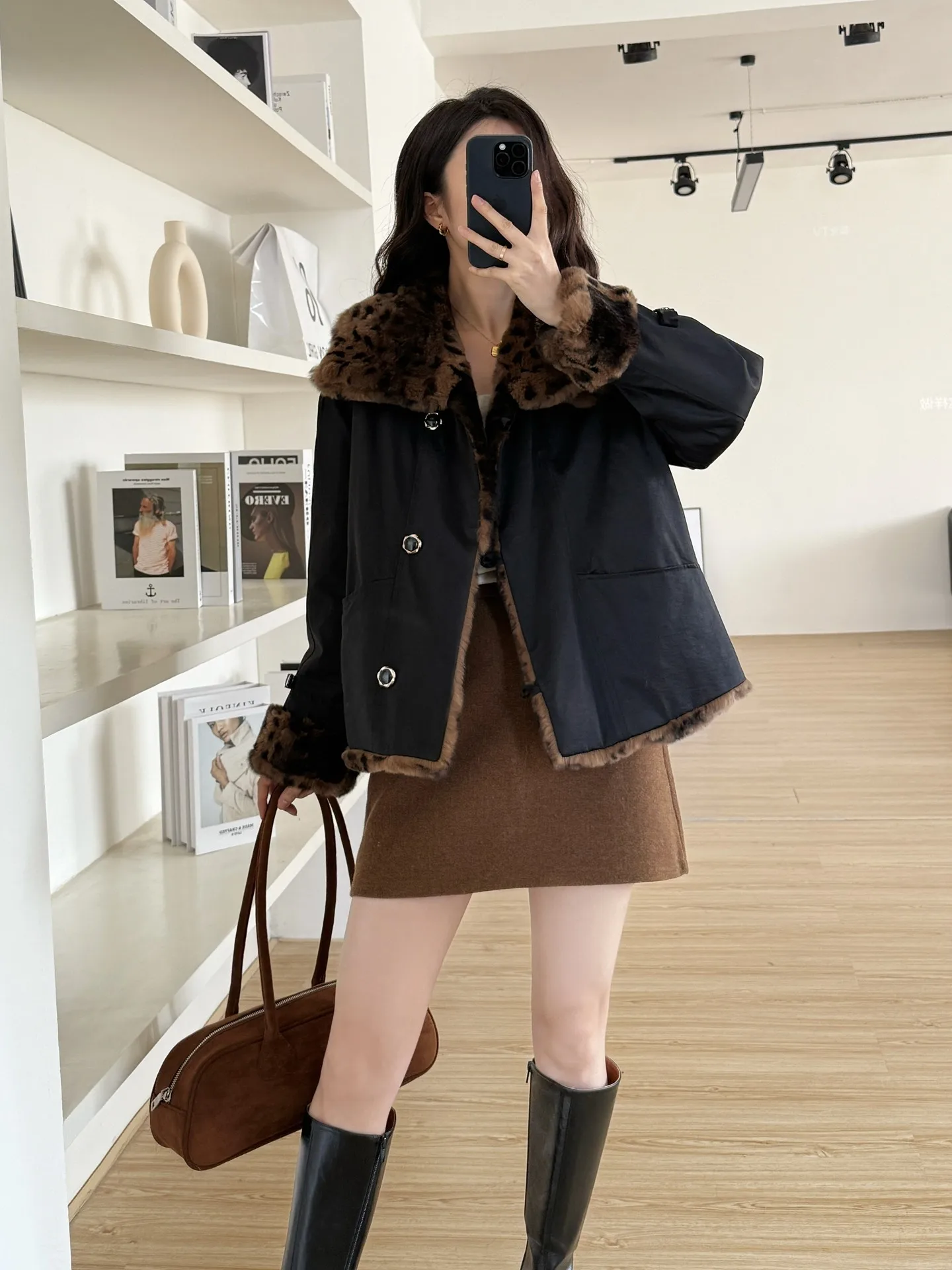 Indossa entrambi davanti e dietro 2025 nuova giacca invernale in pelliccia di coniglio Rex con stampa leopardata con risvolto corto da donna per superare lanugine