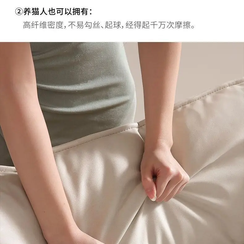 أريكة إبحار حديثة فاخرة وخفيفة الوزن، جلوس عميق للغاية، شقة صغيرة إيطالية بسيطة وبسيطة