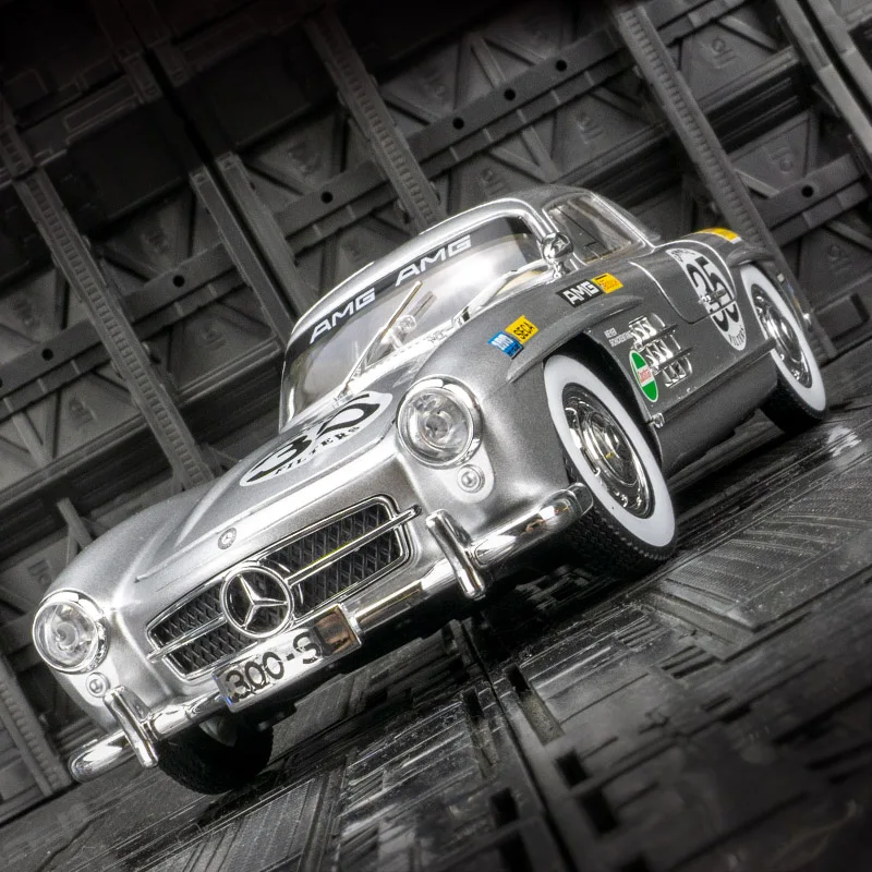 1:24 Mercedes-Benz 300SL modello di auto in lega giocattolo pressofusione di metallo suono e giocattoli per auto leggeri per veicoli per bambini