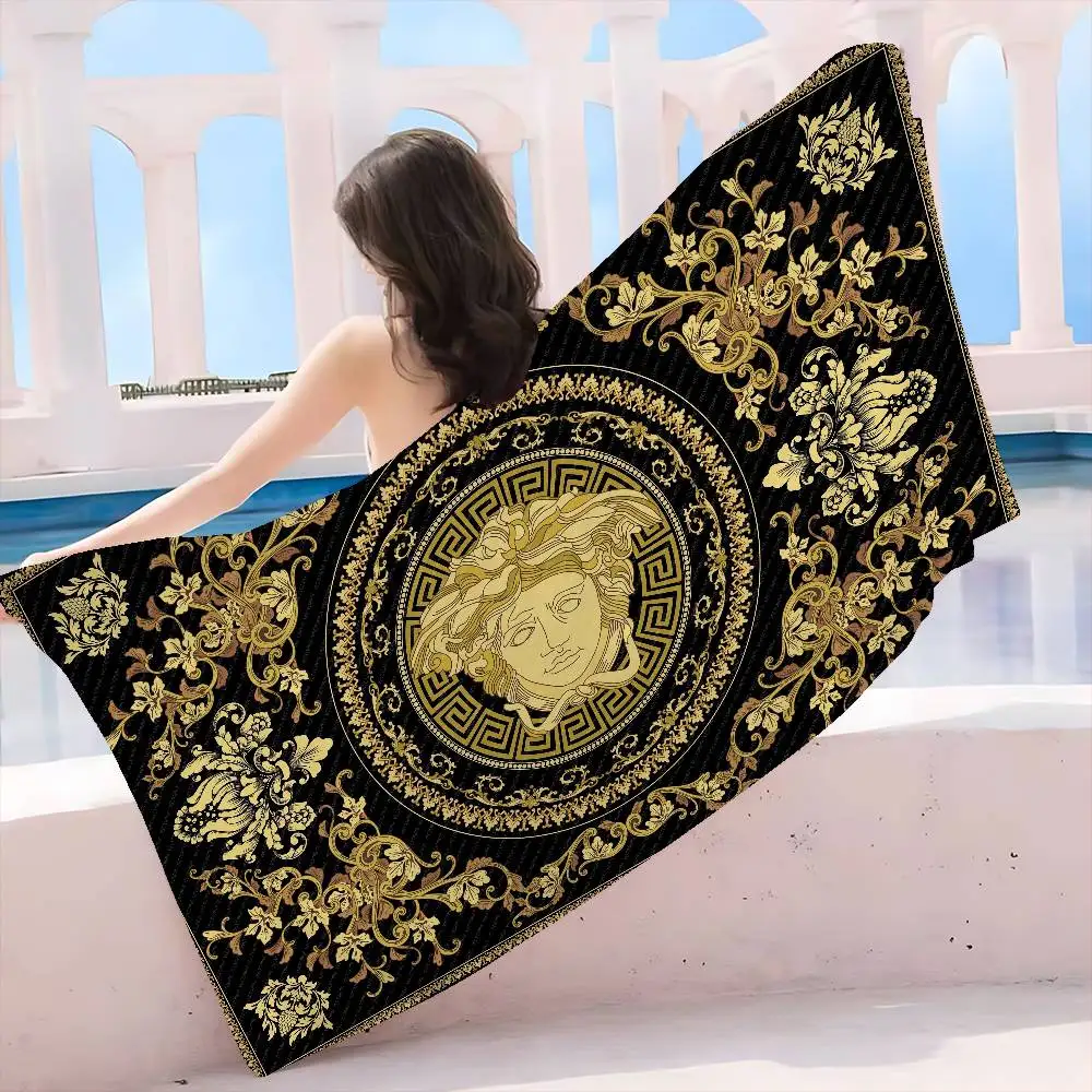 Toalha de praia e natação V-Versace, moderna e luxuosa, macia e absorvente, presentes infantis para crianças, viagens, acampamento, academia