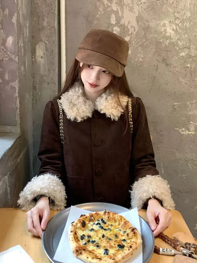 

Американский ретро-дизайн, пуховик с воротником из овечьей шерсти, лоскутный дизайн, женское зимнее короткое замшевое пальто на тонком утеплителе, с высокой талией, маленький размер