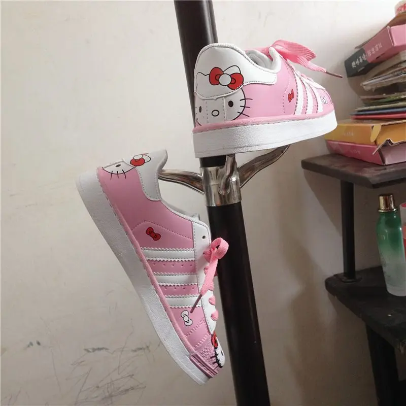 Sanrio Hello Kitty Casual Boardshorts Cowry Anime Cartoon Low-top Boardshorts Autumn New Retro and Versatile Casual Shoes