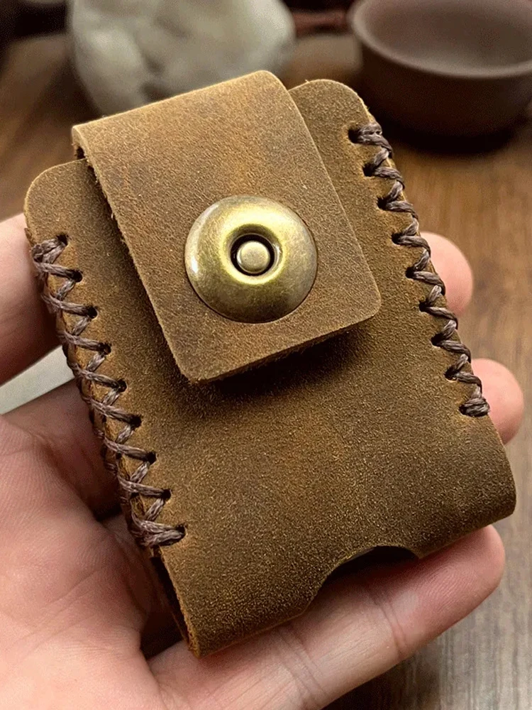Ręcznie robione etui na zapalniczkę ze skóry bydlęcej do zapalniczek zwykłych - torba na zapalniczkę w stylu vintage z klamrą magnetyczną w kolorze brązowym i czarnym — zdjęcie 2