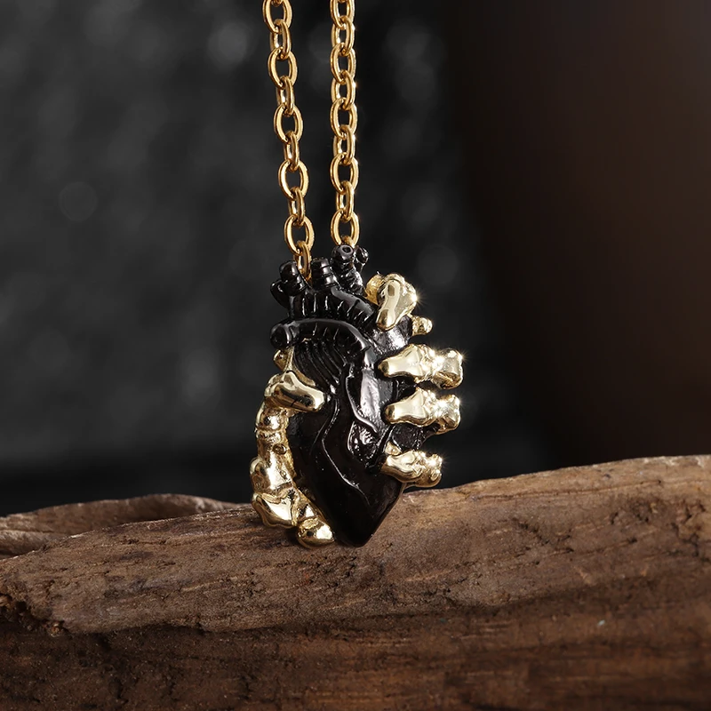 Creative Gothic Hand Holding Heart Pendant Necklace for Men Women Fashion Rock Hip Hop Party Jewelry Gift