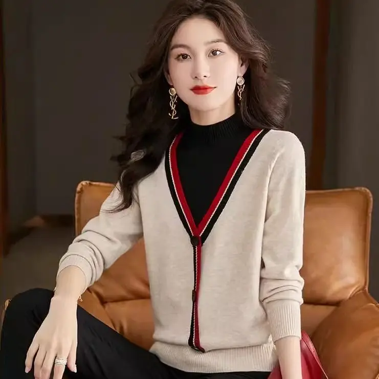 Half High Neck Fake Two-piece Sweater with Contrasting Colors Women's New Slim Fit and Stylish Versatile Knitted Base Sweater