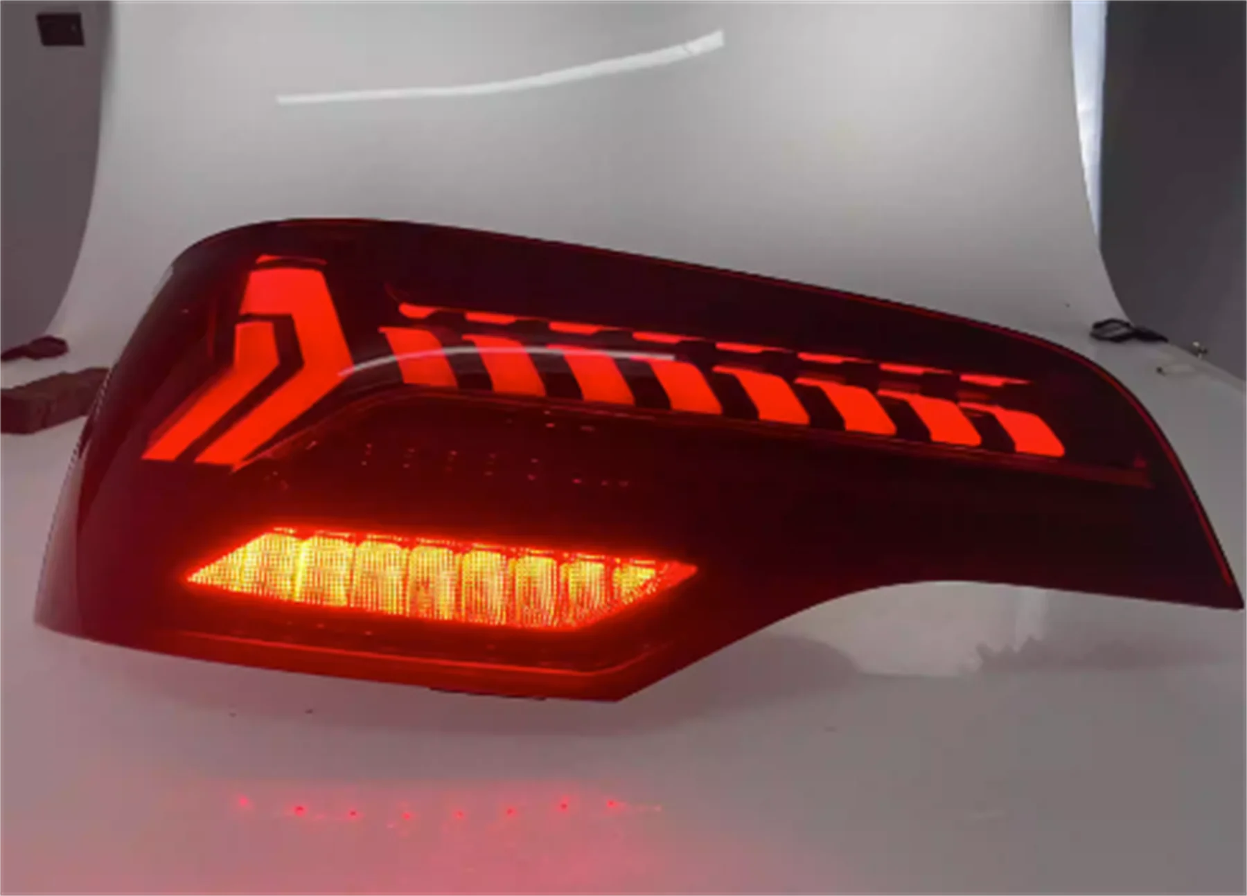 Car Tail light for Audi Q7 06-15 06-15 Tail lamp Brake lamp reverse light Turn signal