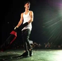 New Justin Bieber Same Style Men's Fashion Skinny Slim Zippers Pencil Pants Black Harem Pants Singer Stage Leather Trousers