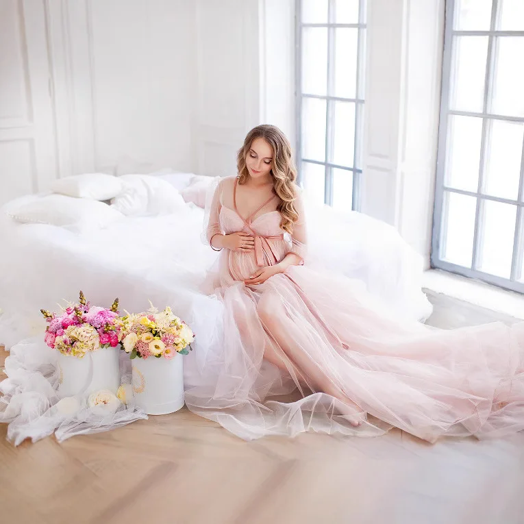 فستان متوسط الطول للتصوير الفوتوغرافي الشبكي الأوروبي والأمريكي لعام 2025 مع رباط وقطار بطول الأرض للنساء الحوامل