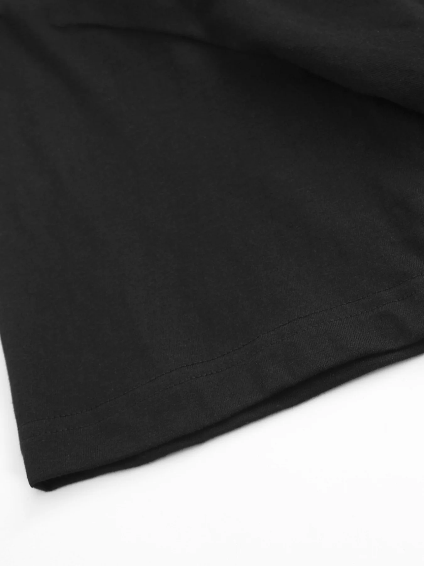 تي شيرت رجالي مضحك لسائقي شاحنة السحب - "العوامل والأحجار قد يكسر عظامتي ولكن خطافات وسلاسل يثيرني" جرافيك