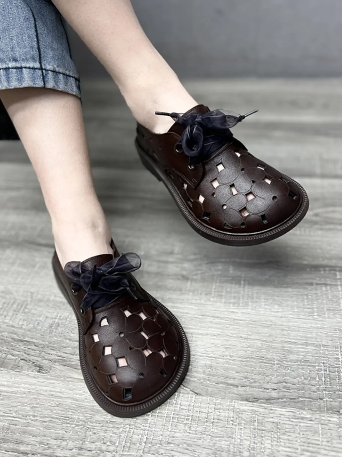 

Birkuir Retro Hollow Out Women Shoes Lace Up Flower Flats Luxury Low Heel Casual Breathable Luxury Genuine Leather Big Head Shoe