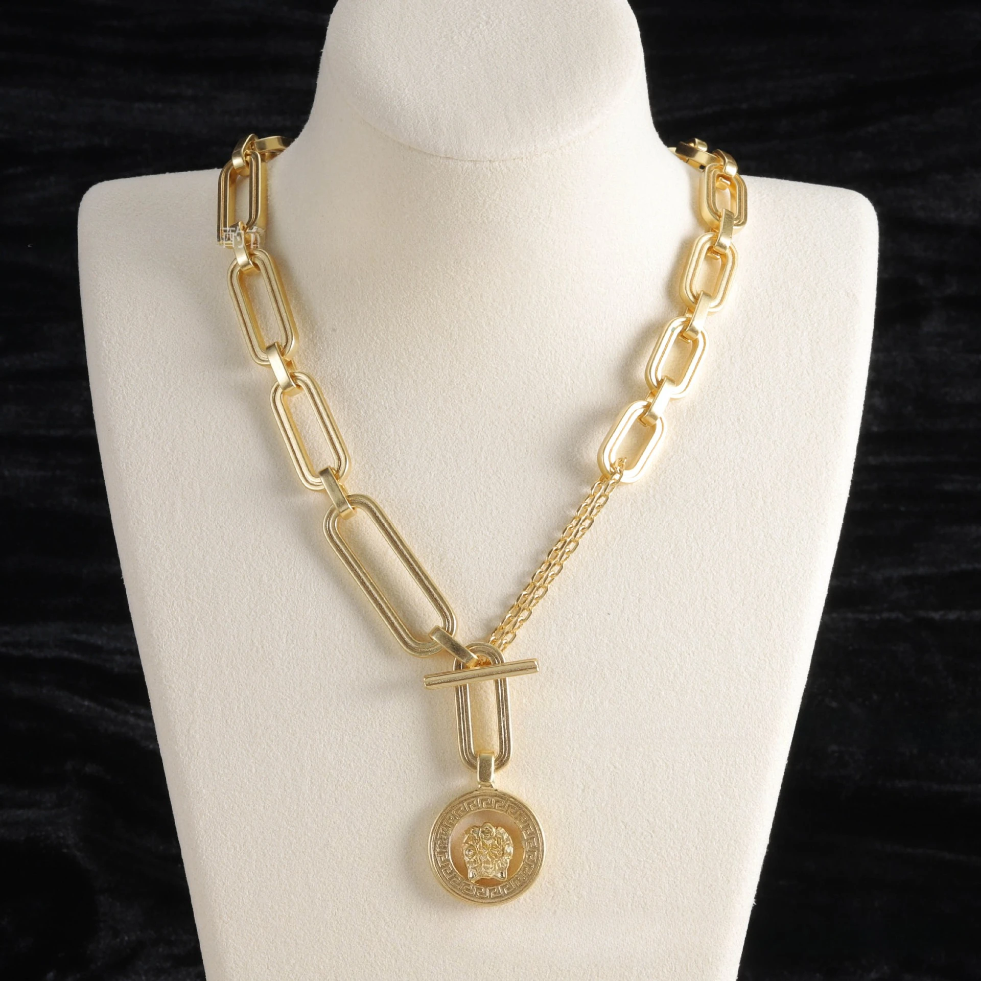 

Ожерелье женское в европейском и американском стиле ретро, длинная серебряная игла, средний древний стиль, модная классика 2025