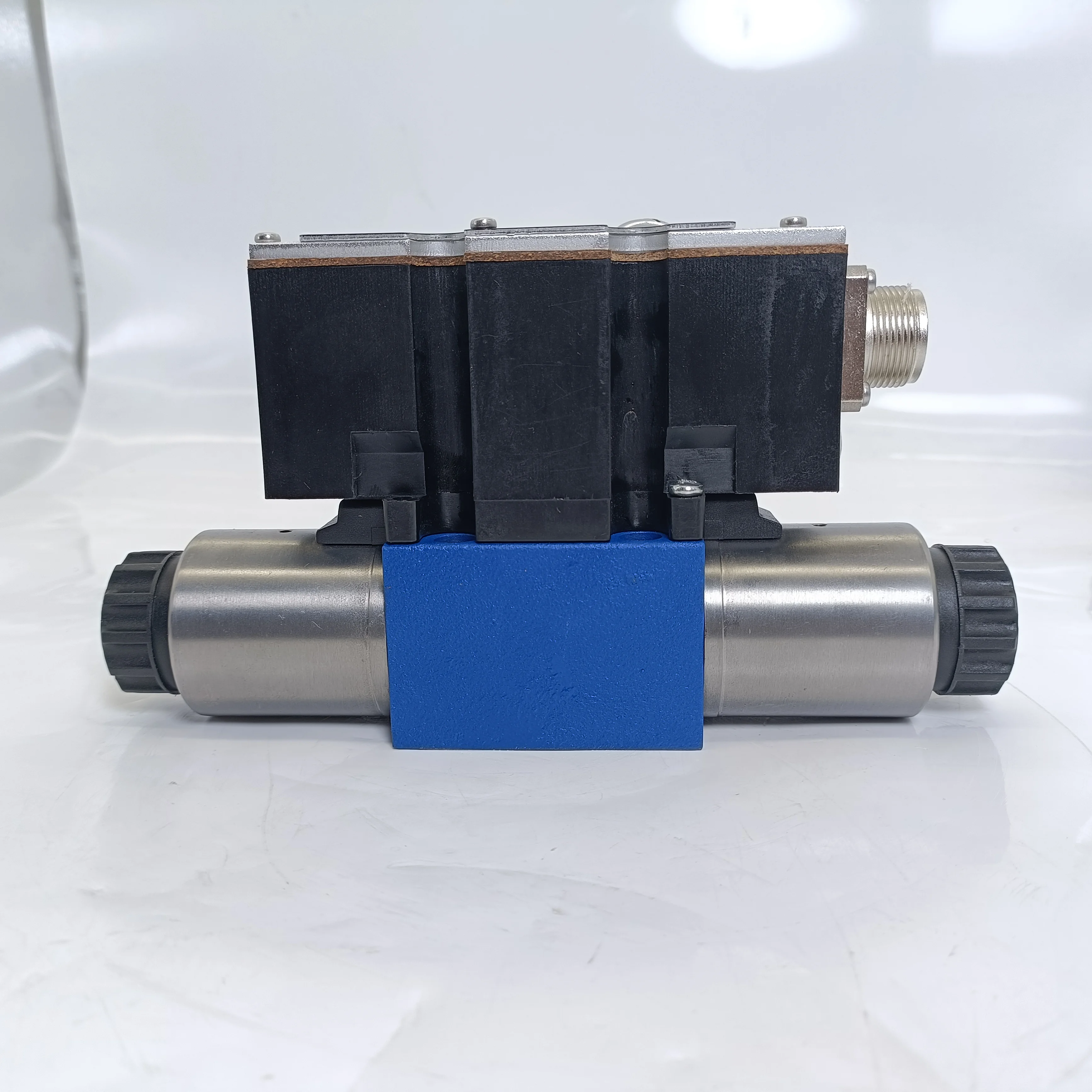 

2026 Hot Selling4WRAE6W1-30-2X/G24K31/A1V 24B Proportional Directional Valve 4WRAE 6 EA30-2X/G24K31/F1V