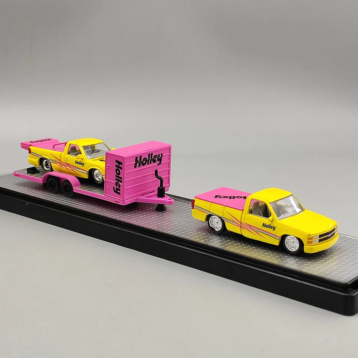 Diecast M2 1:64 Scale Chevrolet C1500 SS 1992 and Chevrolet S10 1995 Alloy Car Models view 5