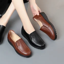 New Spring Autumn Mother Flats Shoes Soft Sole Loafers Round Toe Shoes  Flat Sole Non slip Female Casual Leather Shoes